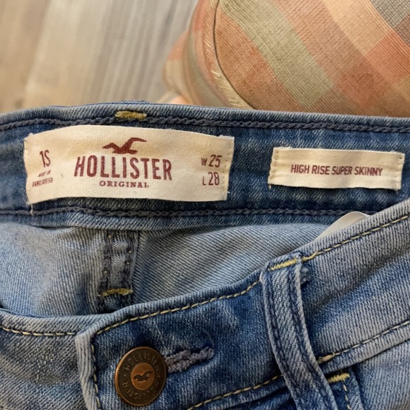 Hollister Hi-Rise Super Skinny Jeans - Picture 7 of 7